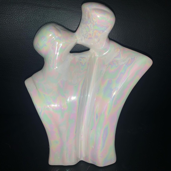 Iridescent lovers statue - Picture 1 of 2